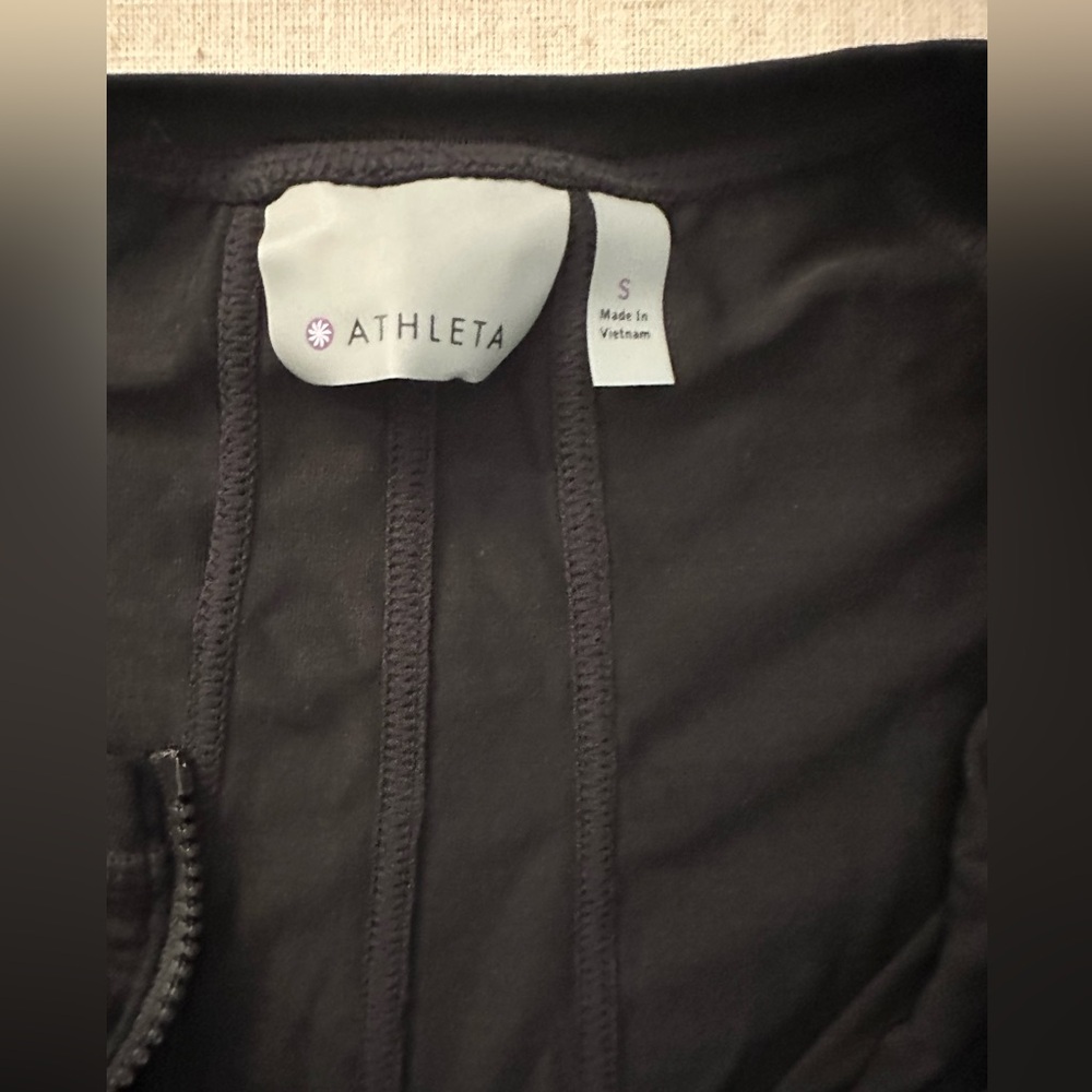 Athleta Black Women's performance Athletic Top. Size Small. Cycling, running ect - Picture 5 of 8